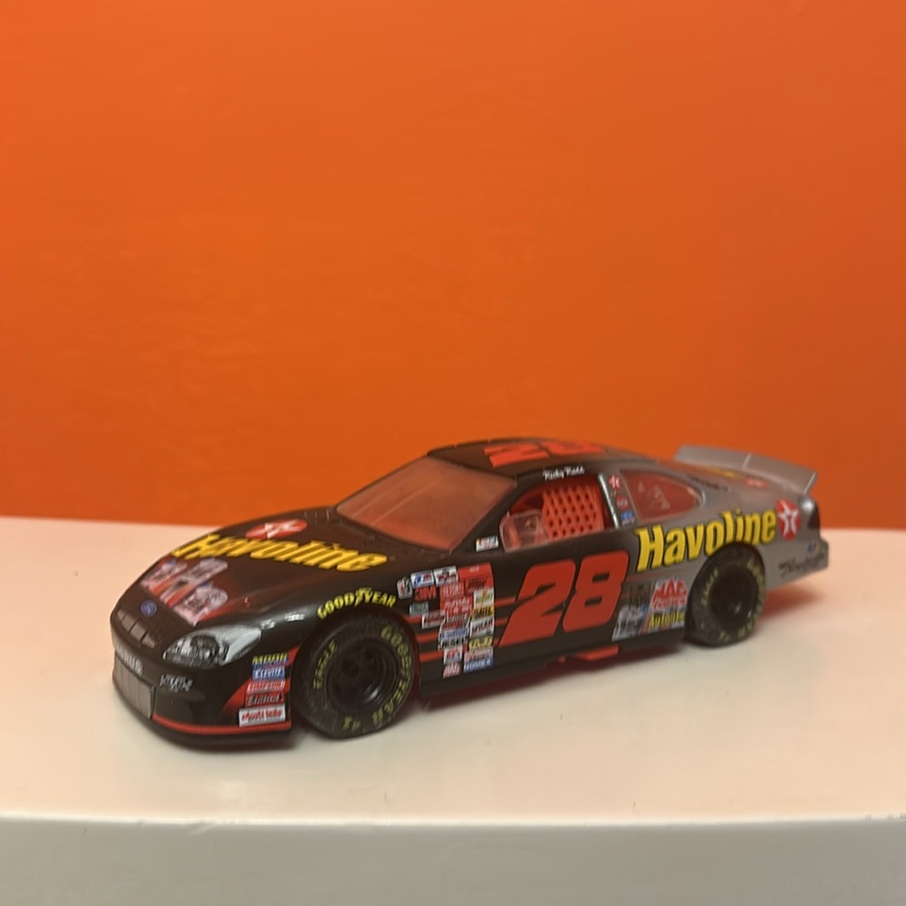 2001 Ford Taurus #28
Ricky Rudd - Picture 2 of 5